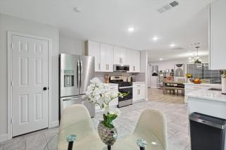 Gorgeous 4BR 2,5BA Holiday Home 15min to DFW Int Airport - 4