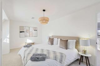 Luxurious 6BR 3BA Villa with Hot Tub - 1