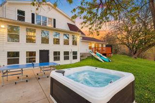 Luxurious 6BR 3BA Villa with Hot Tub - 0