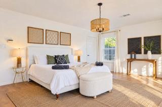 Luxurious 6BR 3BA Villa with Hot Tub - 9