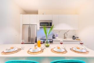 Ocean View 2BR, Palm Beach Strip - 3