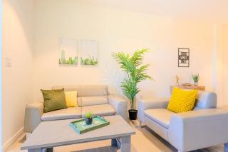 Ocean View 2BR, Palm Beach Strip - 4
