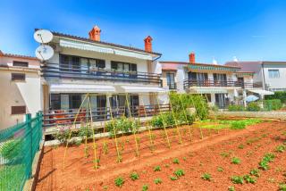 Apartments near Beach in Valbandon-Istrien 44752 - 4