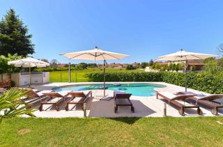 Apartments with Pool in Valbandon-Istrien 44694 - 4