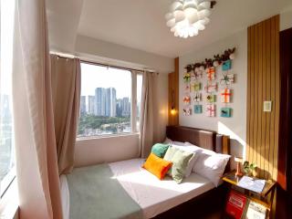 2BR Condotel in Ridgewood near NAIA Terminal 3, BGC and Venice with Pool, WIFI and Netflix - 7