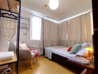 2BR Condotel in Ridgewood near NAIA Terminal 3, BGC and Venice with Pool, WIFI and Netflix - 5