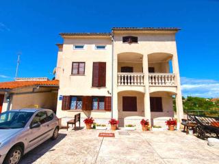 Apartments near Beach in Valbandon-Istrien 44759 - 9