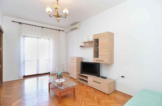 Apartments with A - C in Peroj-Fazana (Region) 44726 - 8