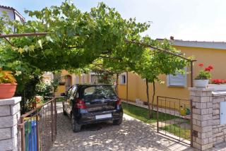 Apartments with A - C in Valbandon-Istrien 44738 - 3