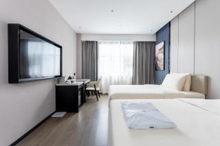 Atour X Hotel Zhuhai Gongbei Port High Speed Railway Station - 2