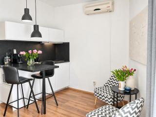 SplitStay Studio - 1 Min walk to Diocletian's Palace - 7