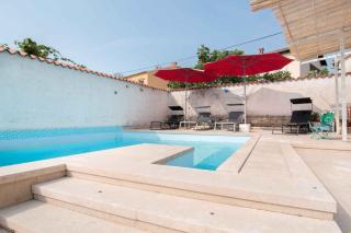 Apartments with Pool in Valbandon-Istrien 44727 - 1