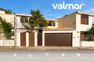 Family Home Excellent Location 3 Bedrooms and 5 Beds - 0