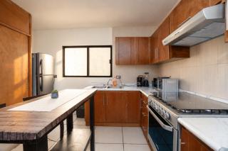 Family Home Excellent Location 3 Bedrooms and 5 Beds - 6