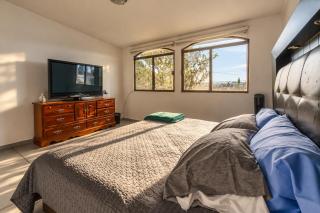 Family Home Excellent Location 3 Bedrooms and 5 Beds - 5