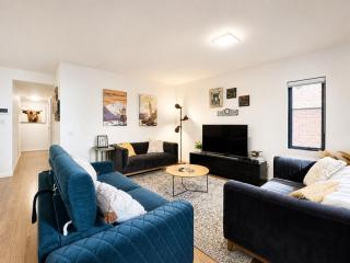 Skyline Suites - New York-Style Riverside Retreat - 7