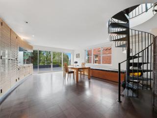 Cosy Sandy Bay Manor Retreat - 0