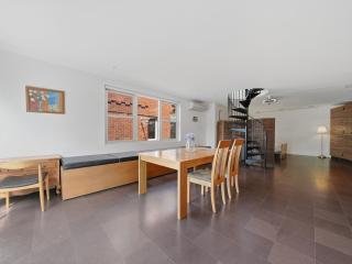 Cosy Sandy Bay Manor Retreat - 8