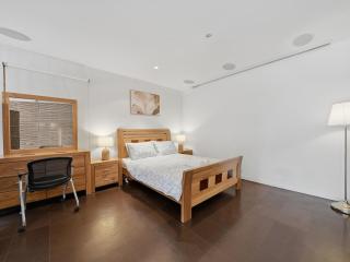 Cosy Sandy Bay Manor Retreat - 6