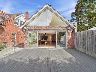 Cosy Sandy Bay Manor Retreat - 5