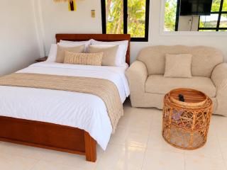 Hollywood Oceanfront Bed & Breakfast - 2