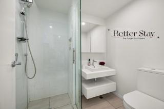 Sky High Harbour Views 2BR with Parking in Te Aro - 5