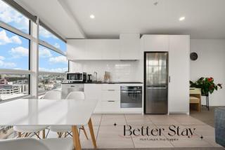 Sky High Harbour Views 2BR with Parking in Te Aro - 3