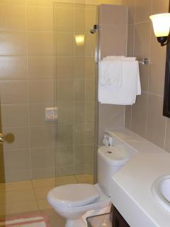 Bukit Ruil Bungalow - Strawberry Suite - 2