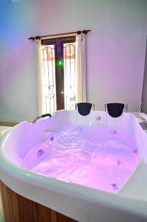 Walled City 5BR, Private Jacuzzi, 2 Balconies - 2