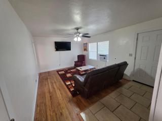 Dee's humble abode - 7