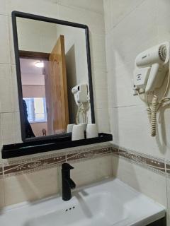 Man Va Hotel - 2