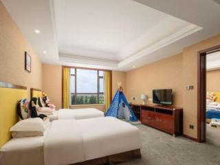 Huayang New Century International Hotel - 9