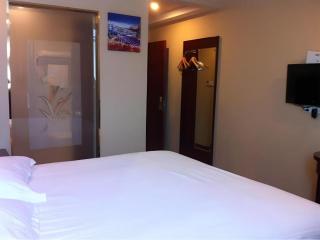 GreenTree Inn Shanghai Songjiang Xinqiao Jiuxin Road Express Hotel - 4