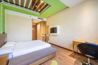 Xian Song Of Apple Hot Spring Hotel - 1