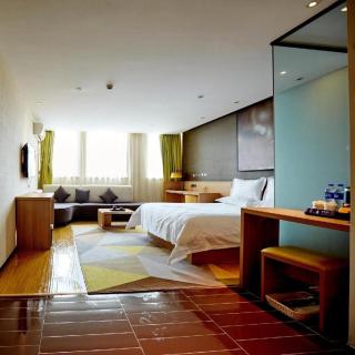 IU Hotel Zhengzhou Erqi Wanda Plaza Daxue Road Branch - 9