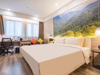 Atour Hotel Huzhou Changxing Changhai Road - 1