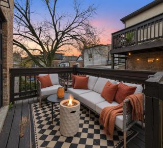 Boutique Apartment w Private Deck & Fire Pit - Chicago - 0