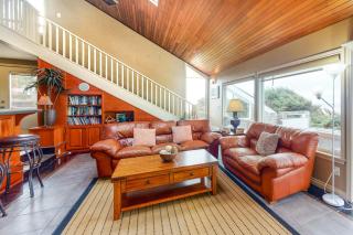 Oceanfront Home with Private Hot Tub Ocean Views Fireplace & Beach Access Path - 4