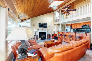 Oceanfront Home with Private Hot Tub Ocean Views Fireplace & Beach Access Path - 3