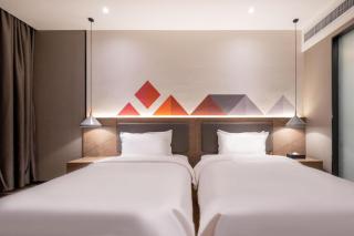 Borrman Hotel Zhonghsan Guzheng Huayi Plaza Light Rail Station - 1