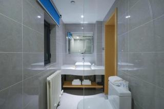 Green Tree Inn Urumqi San'gong Metro Station Exit - 3