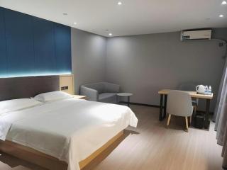 Green Tree Inn Urumqi San'gong Metro Station Exit - 1