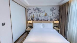 Vienna Hotel Lincang New Asia Pacific Times Square - 1