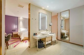 Lavande Hotel Wuhan Houhu Avenue Xingye Road - 1
