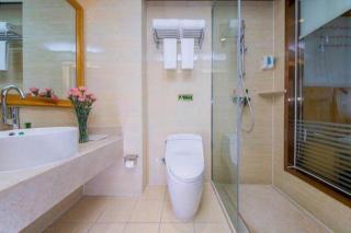 Vienna Hotel Wuhan Huazhong Normal University Huquan Metro Station - 1