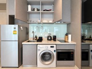 Walk to BTS Pool View QueenBed Retreat - Khlong Toei - 6
