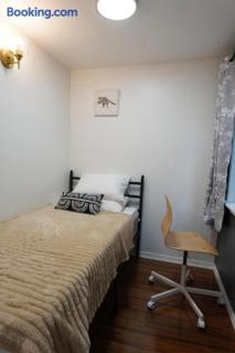 Modern 7-Bedroom Home with Spacious Yard, Pet-Friendly, and King Beds - 0