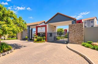 Jorog Haus, Luxury 2BR Near Fourways Mall, Pool , Gym & Balcony - 5