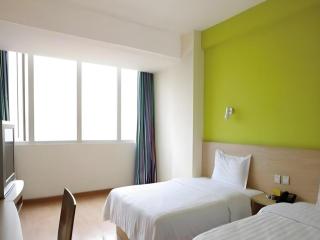 7 Days Inn Luoyang Railway Station Wangcheng Avenue - 1