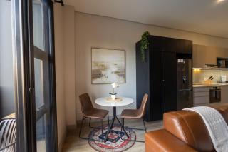 City Views- Top Floor - King Bed - 6